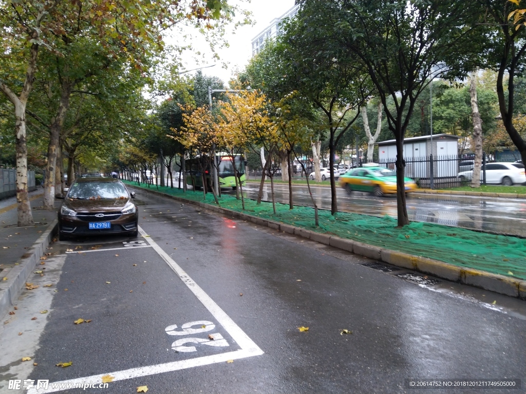 雨天的城市街道