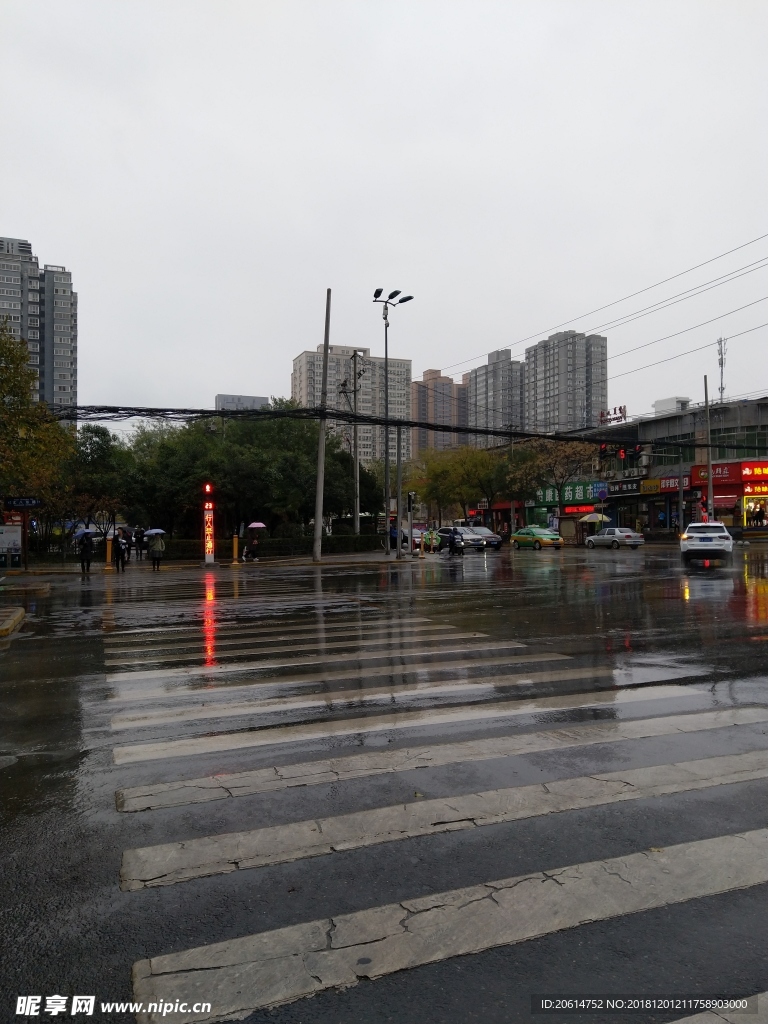 雨天的城市街道