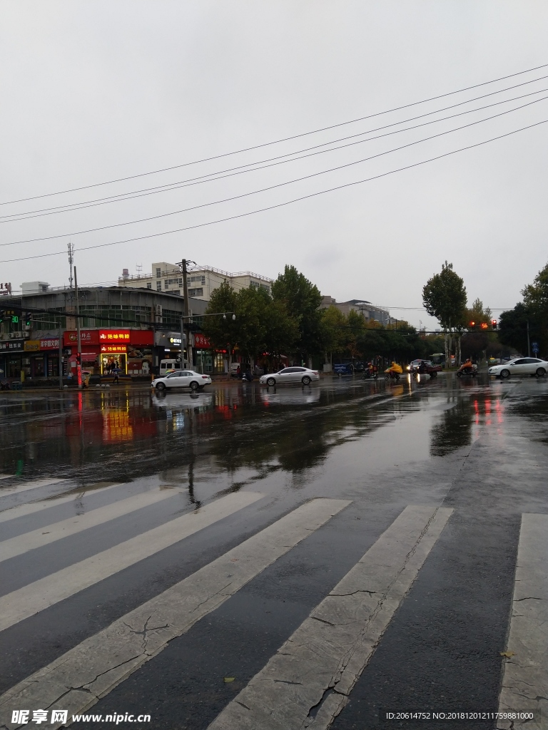 雨天的城市街道