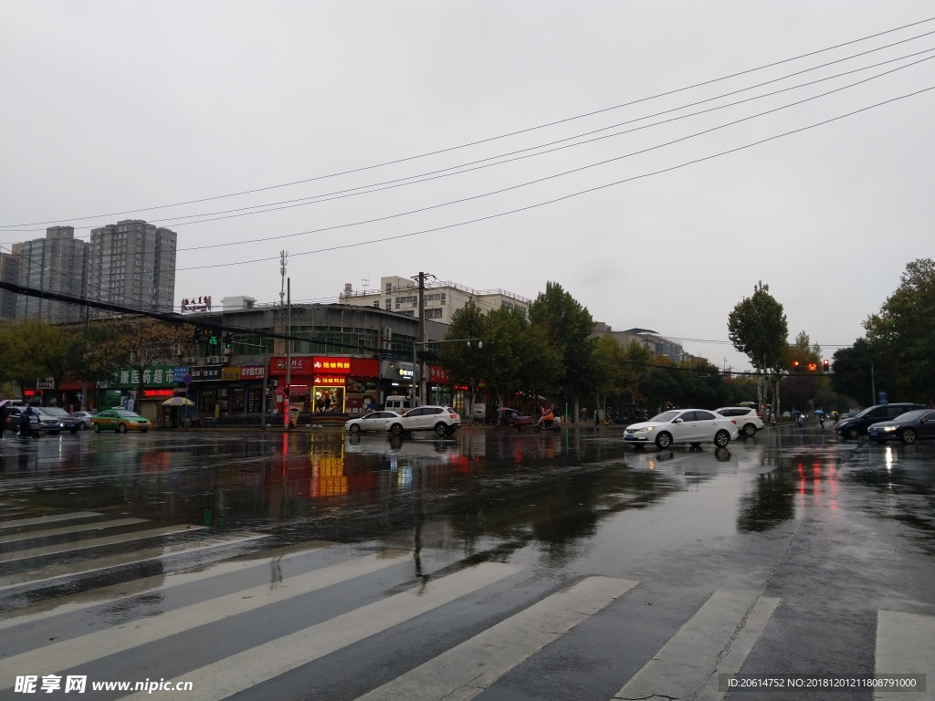 雨天的城市街道