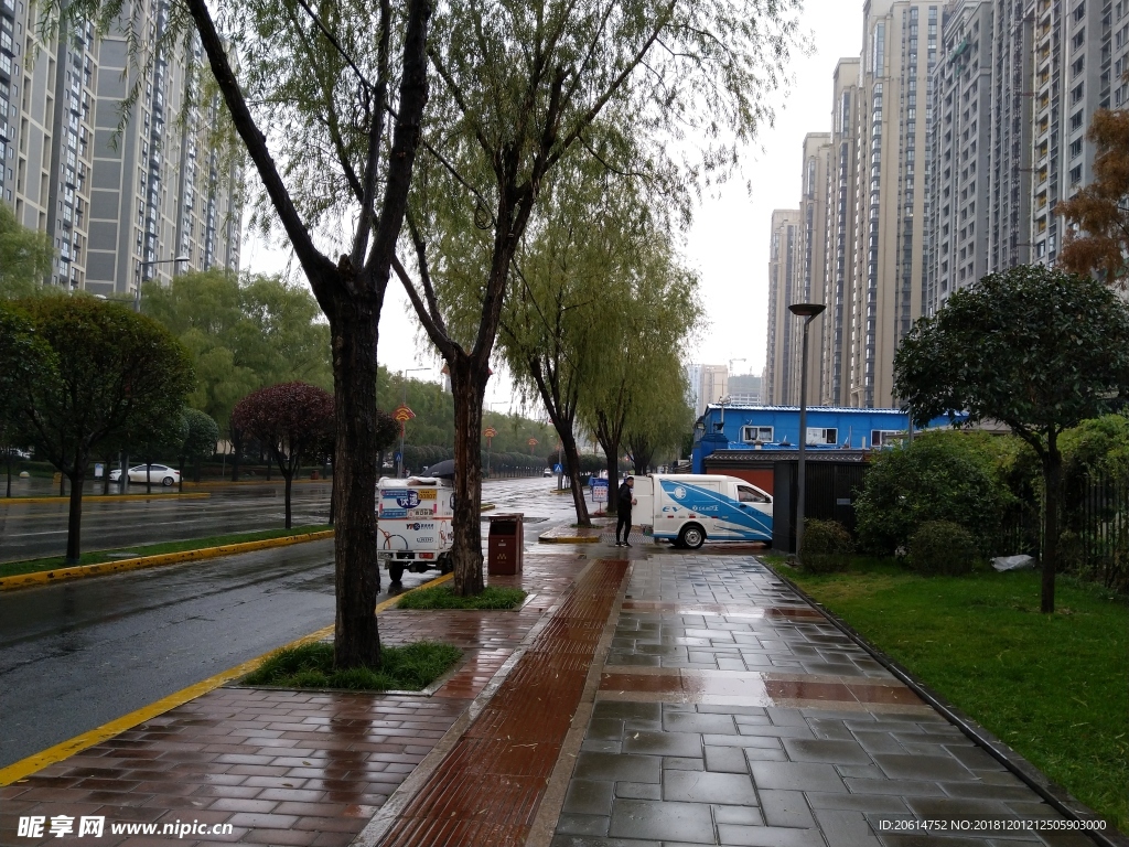 雨天的城市街道