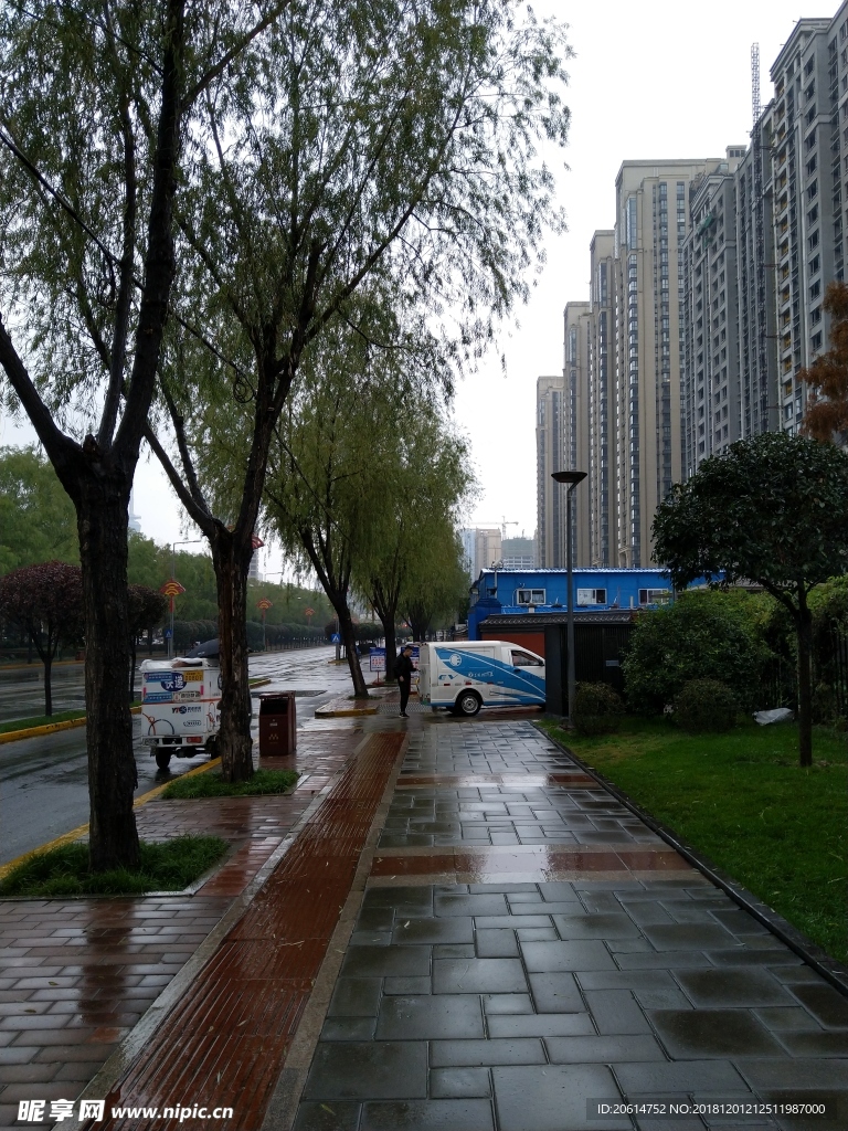 雨天的城市街道