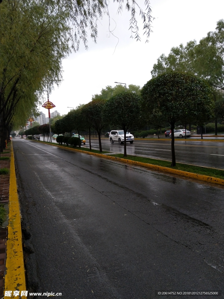 雨天的城市街道