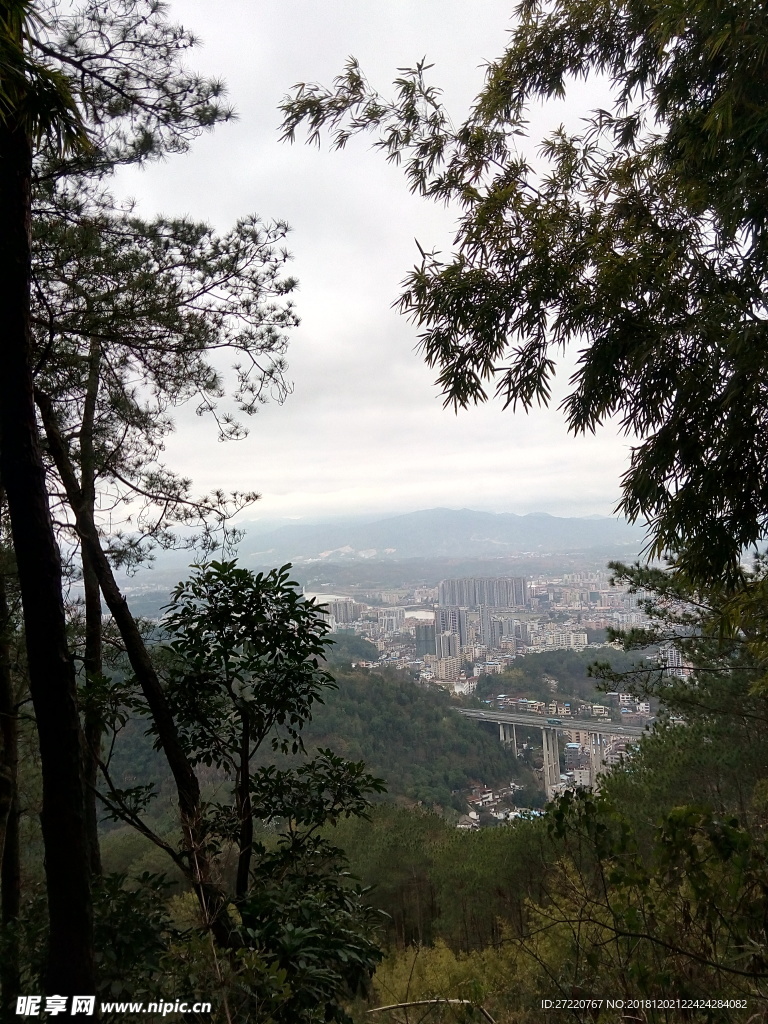 水坑景区卓峰山看龙川县城