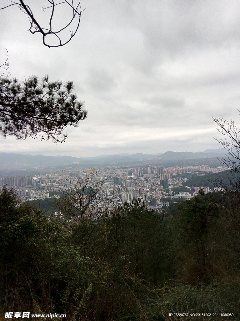 水坑景区卓峰山看龙川县城