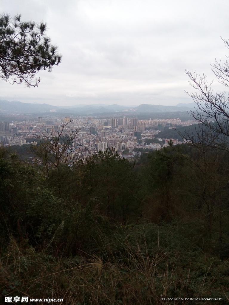山顶看县城