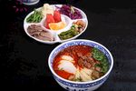 牛肉面配小菜