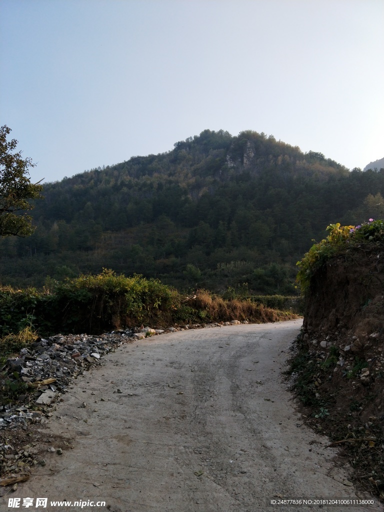 夕阳山村土路