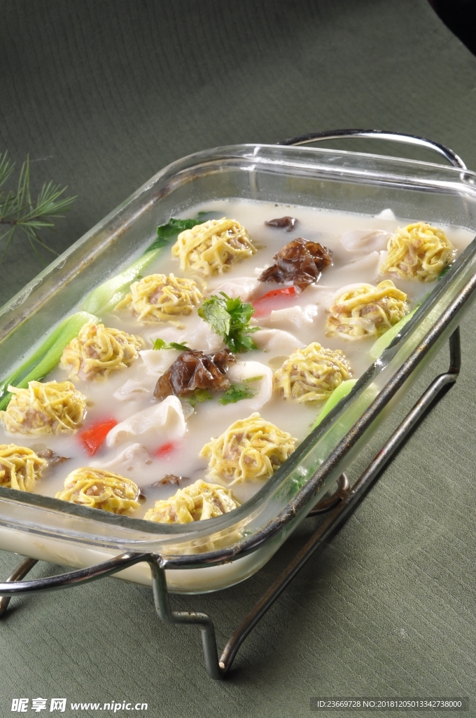 小狮头炖馄饨