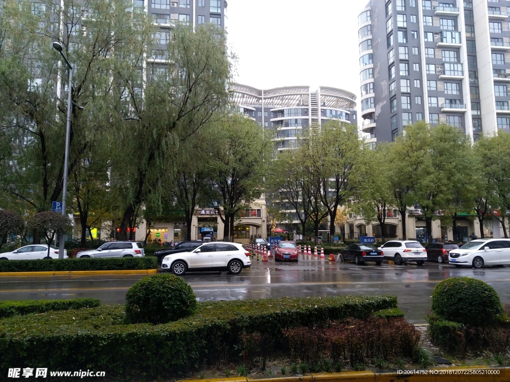 雨天的城市街道