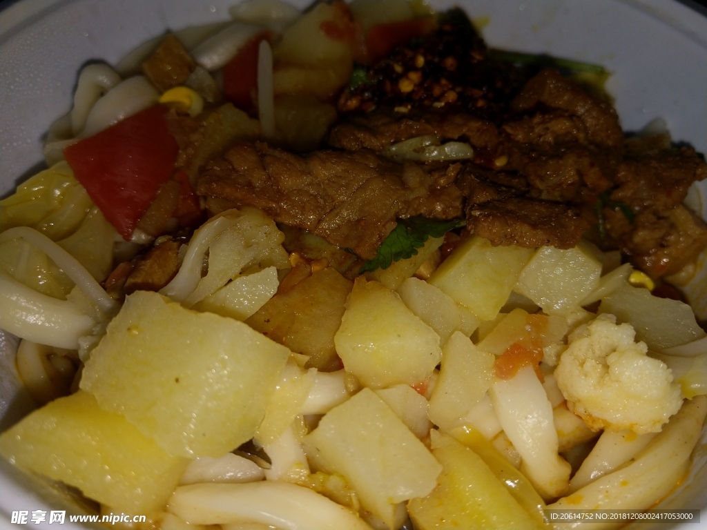 美食油泼面