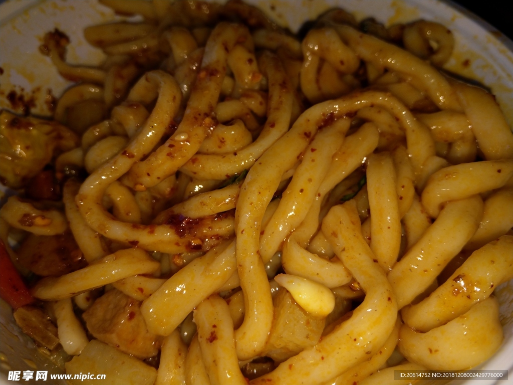 美食油泼面
