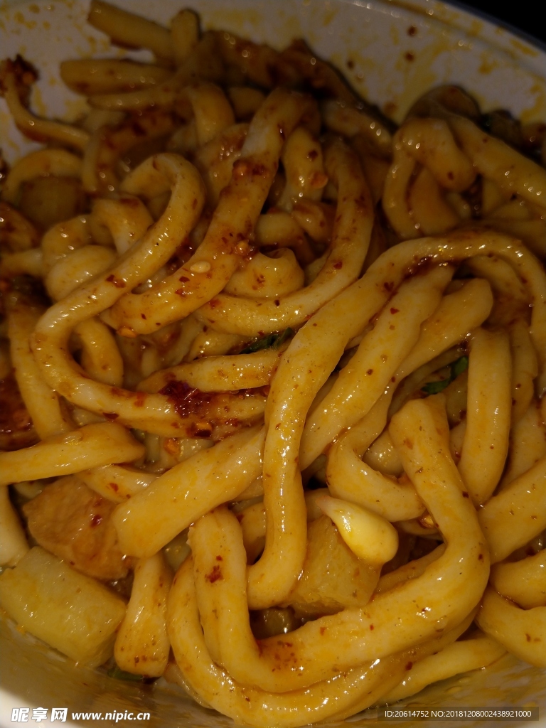 美食油泼面