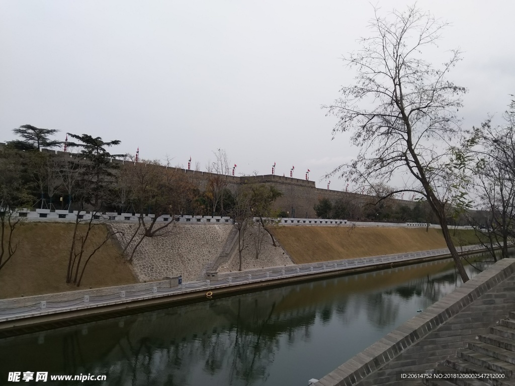 冬日里的护城河风景