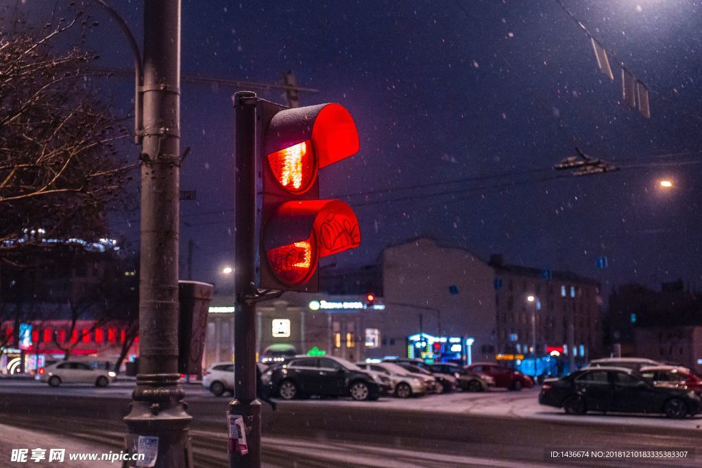 下雪的红绿灯
