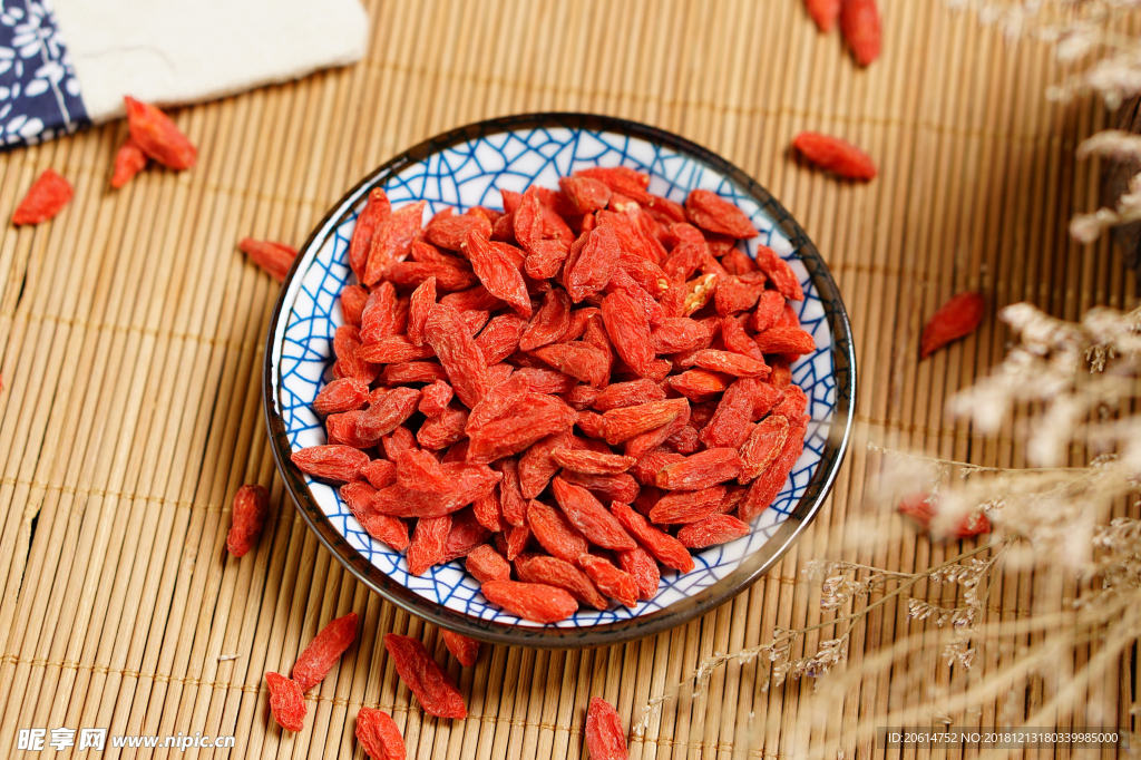 碗里的枸杞干果