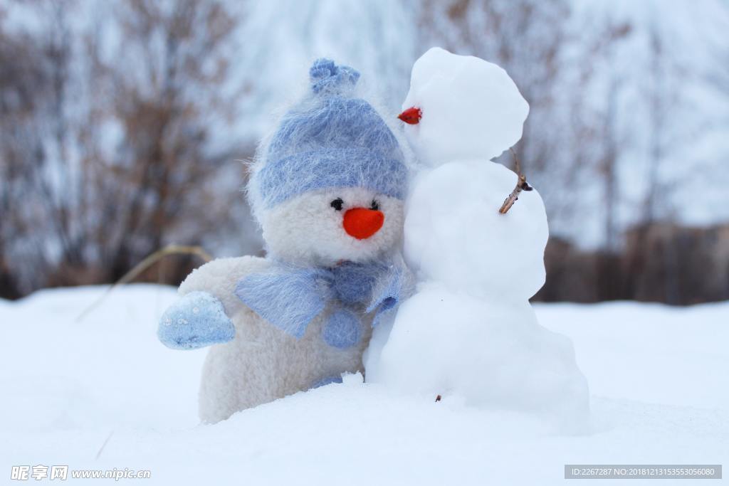 雪地里的雪人