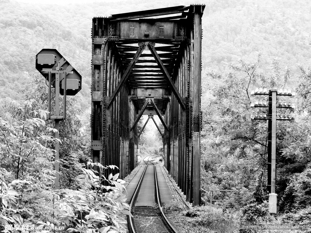 黑白铁道桥图片