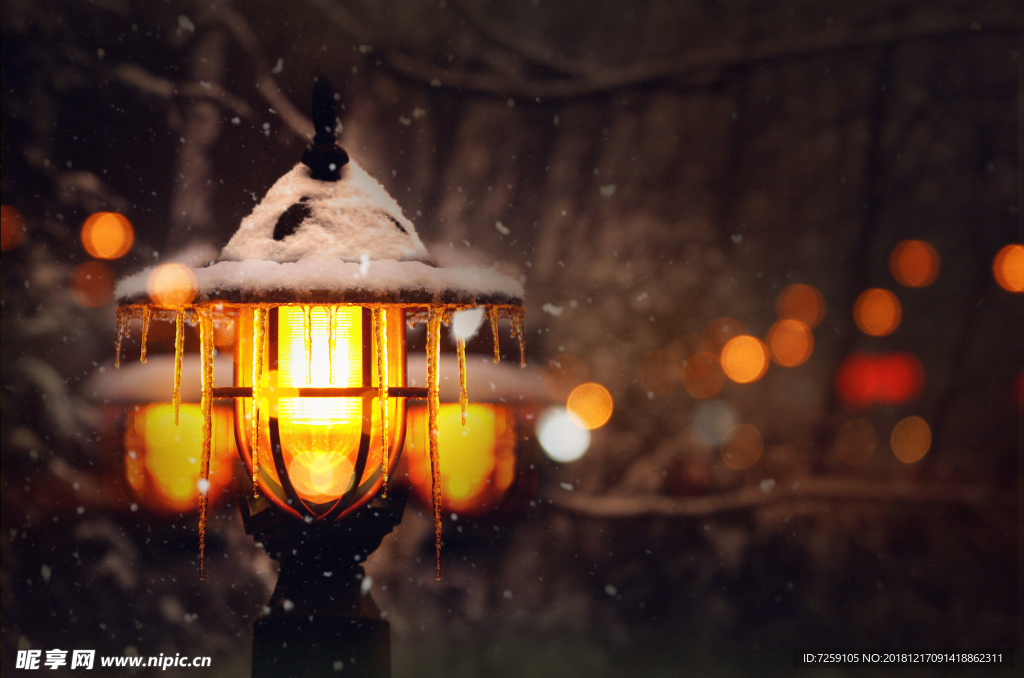 雪夜路灯