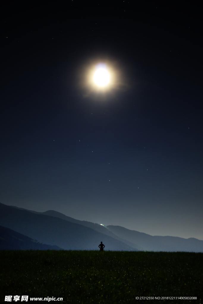 夜晚的月亮