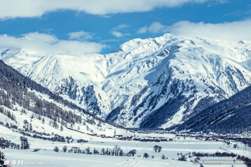 冬日里的雪山风景