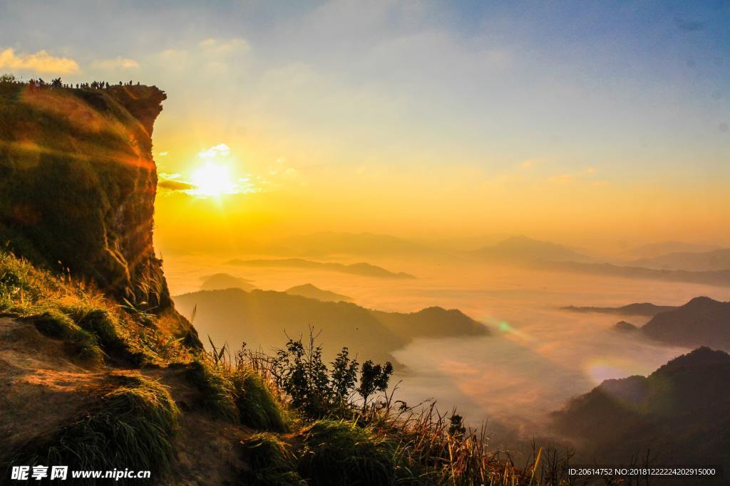 夕阳下的大山风景