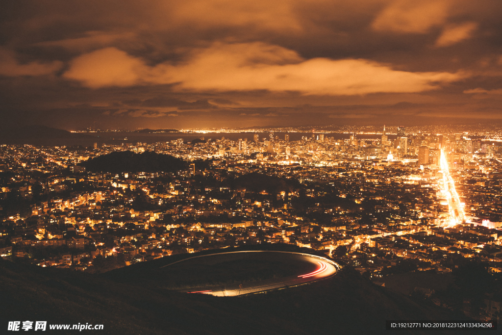 俯瞰城市夜景