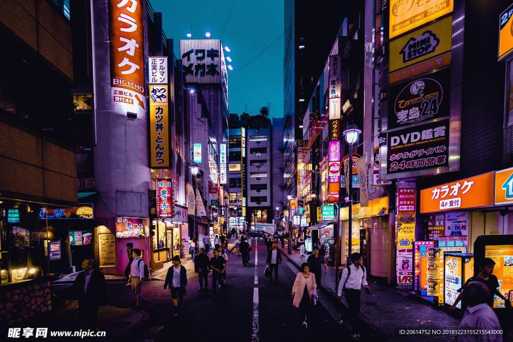 夜色下的街道风景