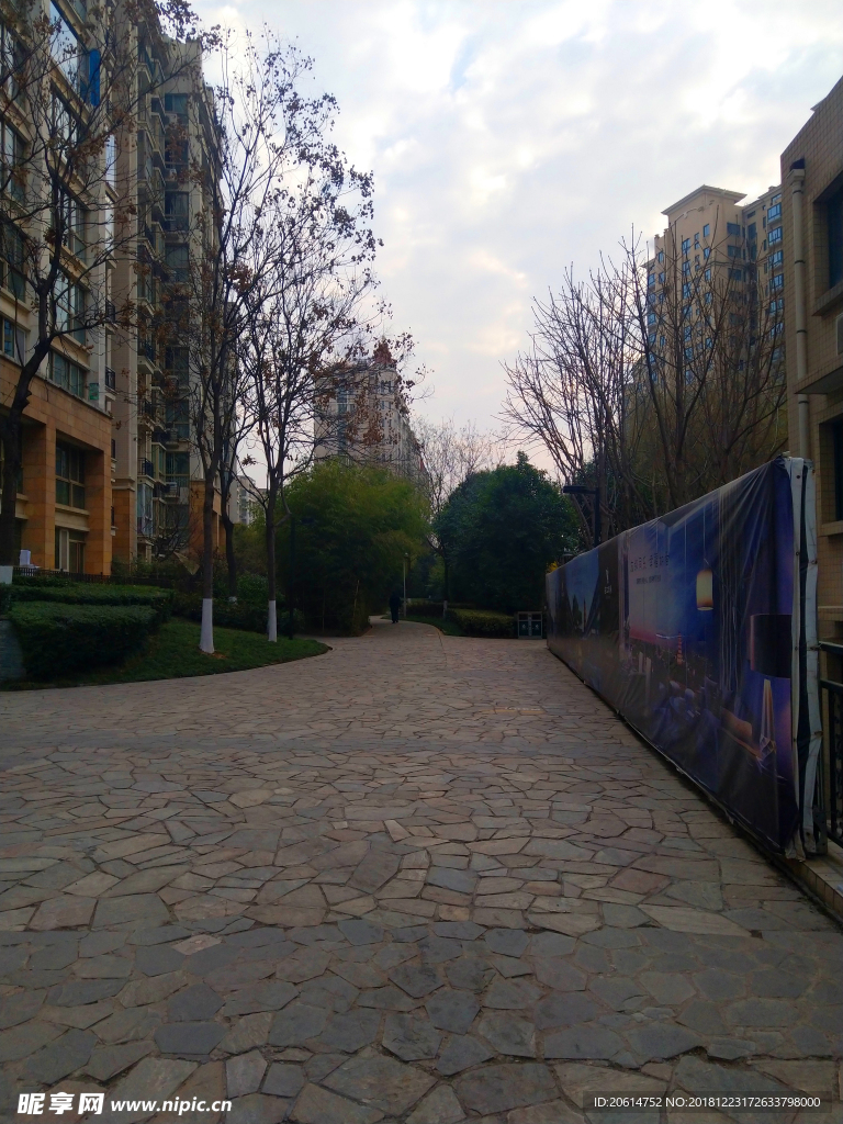 空荡荡的道路