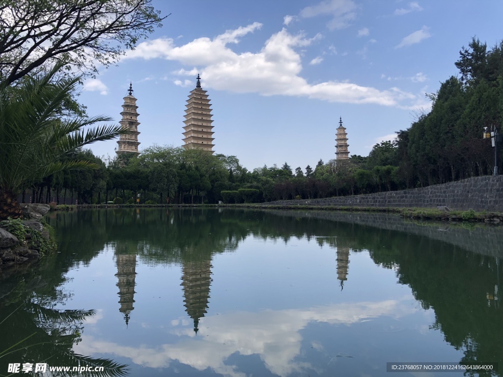 三塔倒影-大理崇圣寺