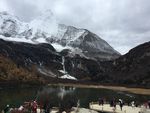 雪山下