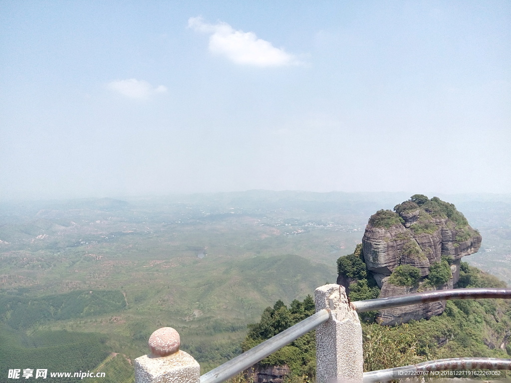 霍山顶远眺