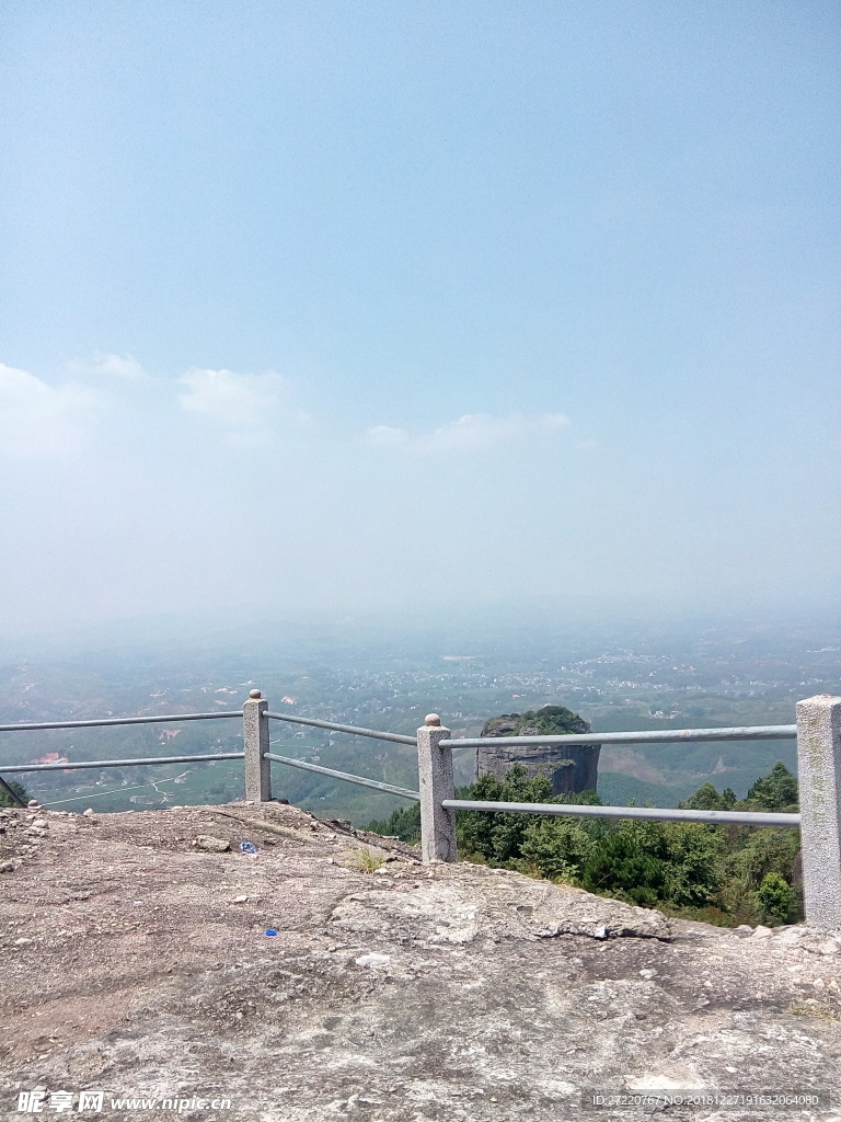 霍山山顶蓝天