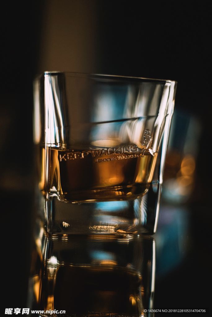 酒杯特写
