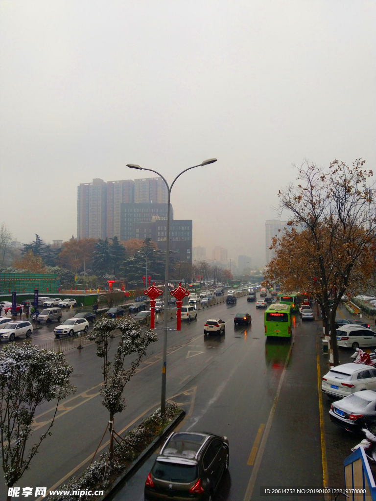 雪天下的城市风景