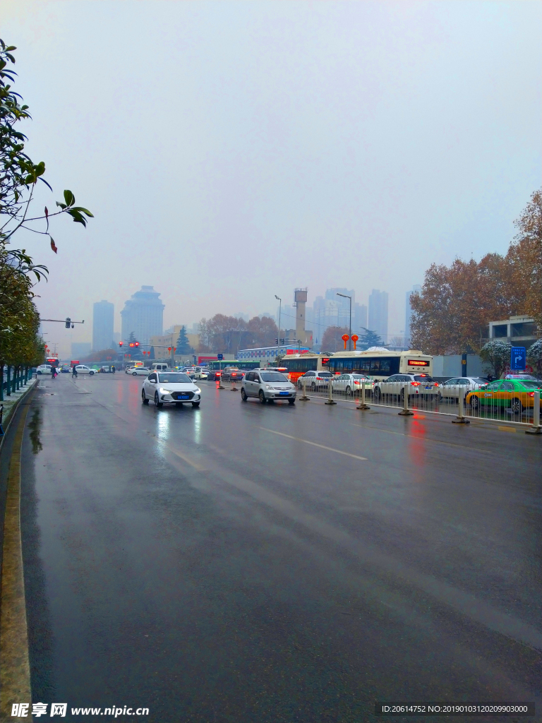 阴暗的城市风景