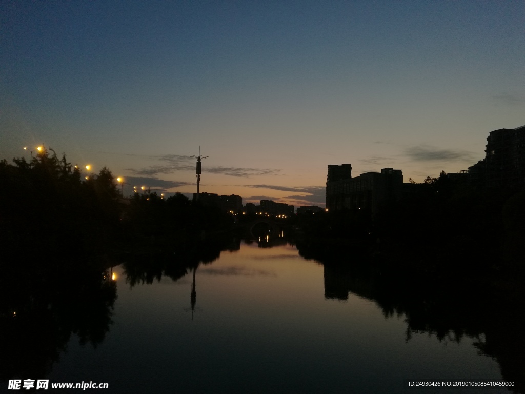 夕阳西下 断肠人在天涯