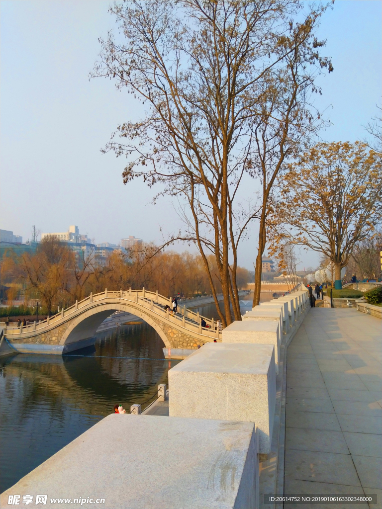 美丽的护城河风景