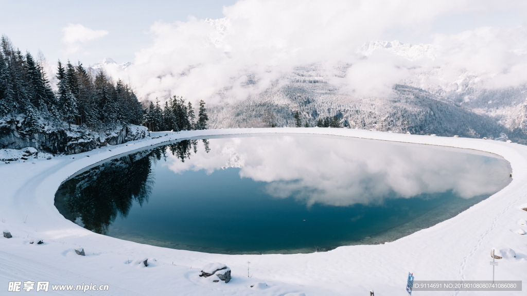 雪山冰湖