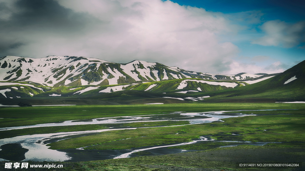 雪山草地