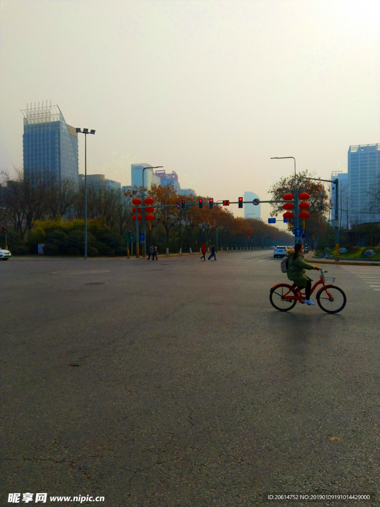 日暮下的城市风景