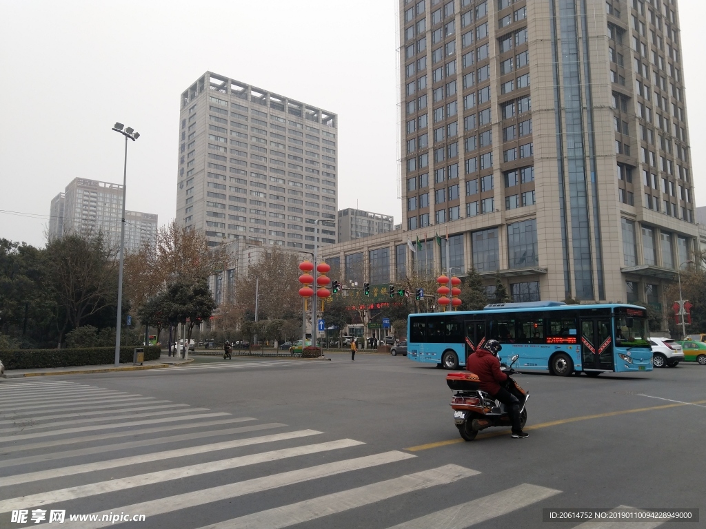 日暮下的城市风景