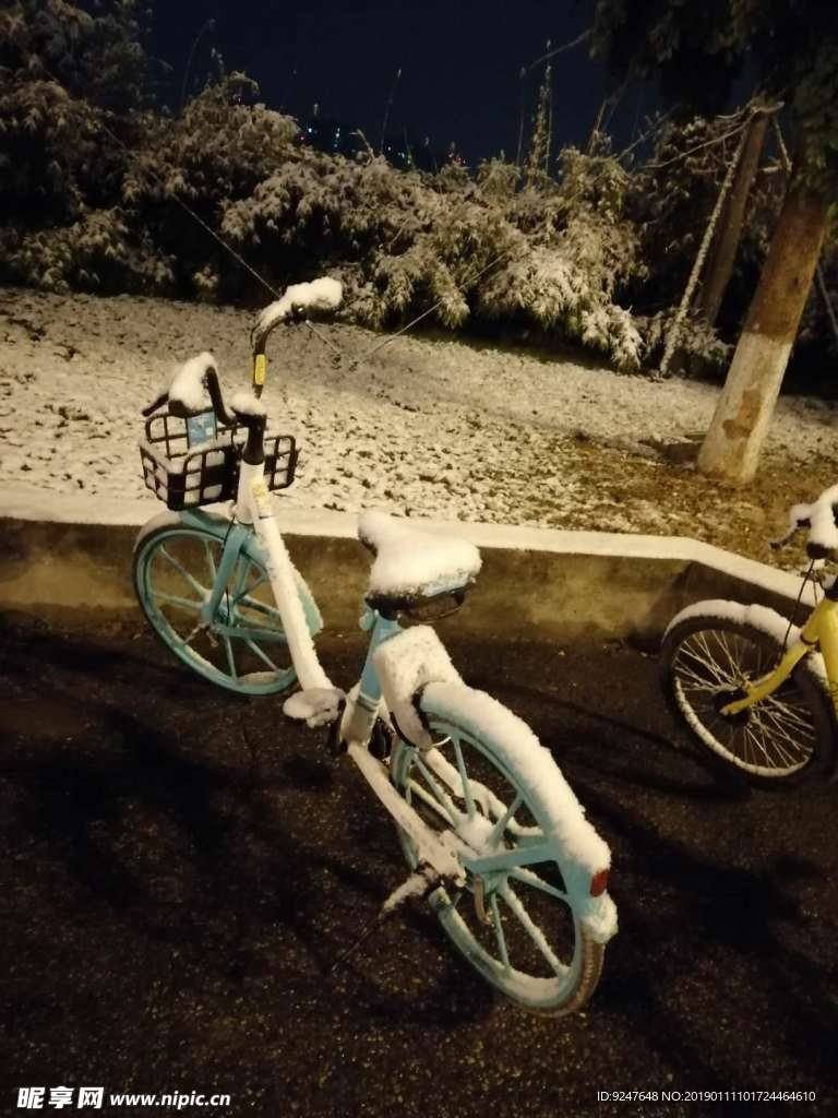 2019年的第一场 雪共享车