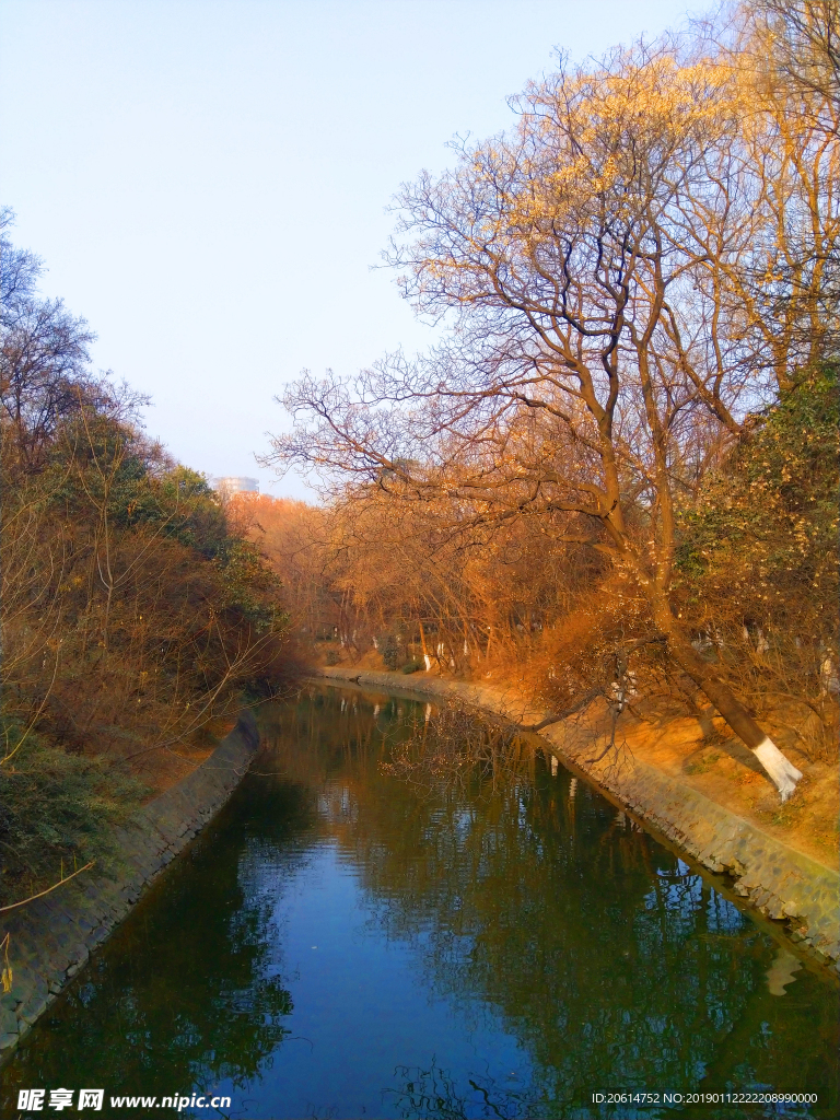 公园河流美景