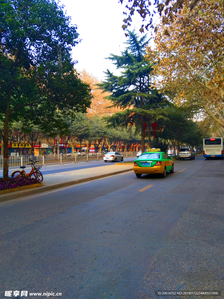 日暮下的城市风景