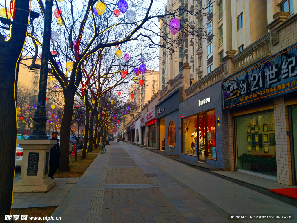 日暮下的城市风景