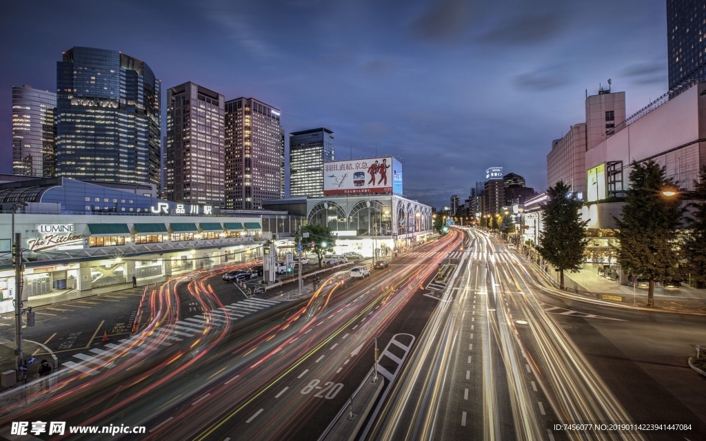 高速路高楼建筑风景画