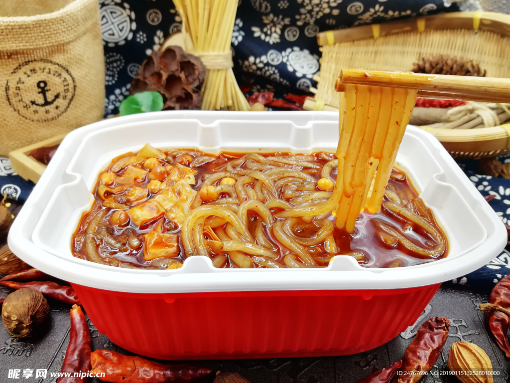 自热酸辣粉