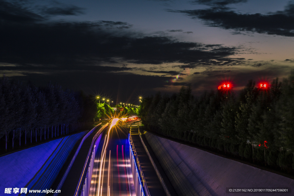 中卫隧道夜景