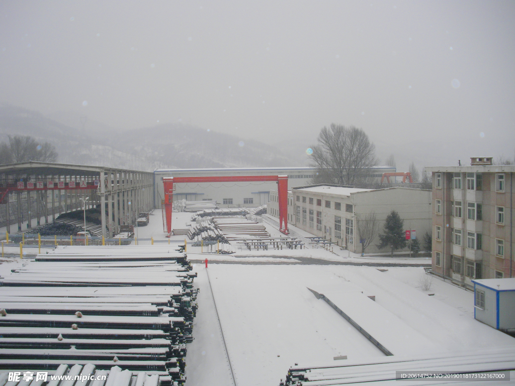 冬日里的工厂雪景